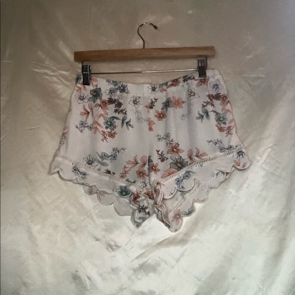 Kendall & Kylie scalloped summer floral shorts